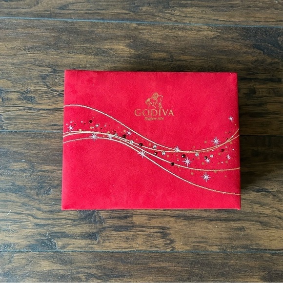 GODIVA Holiday Chocolate Box - Picture 3 of 10